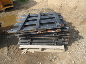 lot 115 image: STEEL STAKE SIDES FOR FLAT BED TRUCK - USED CONDITION