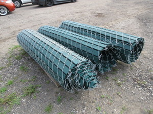 lot 116 image: GALVINIZED, CHAIN LINK FENCE WITH PDS SLATS - LIKE NEW - NEVER INSTALLELD