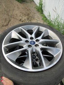 lot 118 image: 2016 FORD EDGE RIMS WITH TIRES