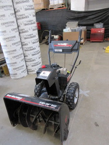 lot 119 image: MTD YARD MACHINE SNOW KING SNOW BLOWER