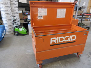 lot 125 image: RIGID JOB BOX WITH CASTERS