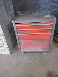 lot 137 image: RED METAL TOOL BOX FILLED WITH HAND TOOLS