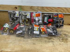 lot 159 image: Lot of 12 - Various Door Knobs and Locks