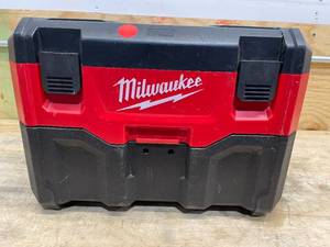 lot 163 image: Milwaukee M18 2-Gallon WetDry Vacuum 0880-20 Tool Only