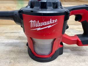 lot 165 image: Milwaukee M18 Compact Vacuum Kit 0882-20 Tool Only