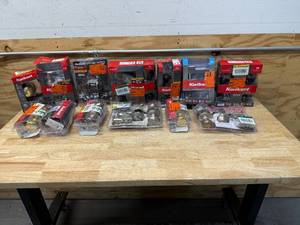 lot 92 image: Lot of 13 Door Knobs