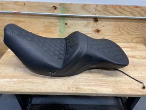 lot 195 image: SADDLEMEN 0810-2089 I14-07-182HCT Roadsofa Indian