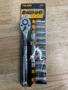 lot 128 image: Tolsen 12pcs 12 Ratchet Handle with Socket Set 15392 (07102518.95)