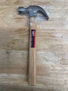 lot 32 image: Plymouth Forge 16oz Hammer (0710255.54)