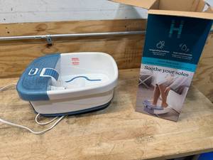 lot 80 image: Homedics Bubble Bliss Deluxe Foot Spa with Heat Massaging Footbath