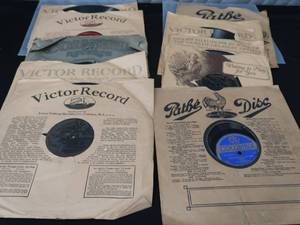 lot 15 image: 13 ANTIQUE  VINTAGE RECORDS