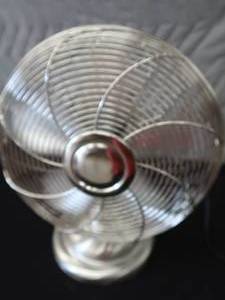 lot 19 image: RETRO LOOK FAN