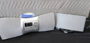 lot 26 image: SIRIUS XM RADIO BOOM BOX (DELPHI)   BOSE SOUNDDOCK SERIES 11