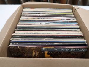 lot 31 image: OVER 70 ALBUMS