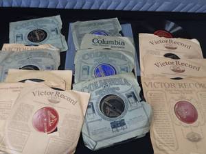 lot 42 image: ANTIQUE VINTAGE RECORD ALBUMS