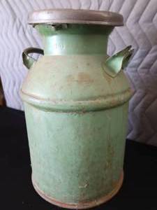 lot 56 image: VINTAGE MILK CAN