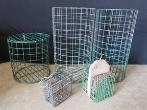 lot 59 image: BIRD FEEDERS  SQUIRREL BLOCKERS
