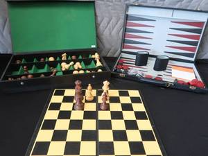 VINTAGE CRISLOID CHESS SET.