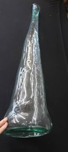 lot 86 image: TALL GLASS FLOOR VASE