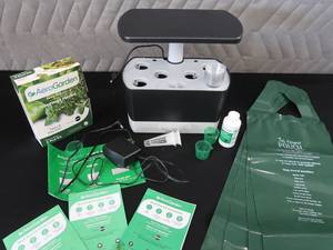 lot 87 image: AERO GARDEN  SEED PODS  NEW FLOWER POUCHES