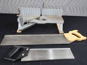 lot 132 image: HEAVY DUTY MITRE BOX WITH SAWS