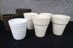 lot 148 image: FLOWER POTS