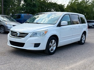 lot 11 image: 2010 VOLKSWAGEN ROUTAN SE No Accidents w 121k Miles (NO RESERVE)