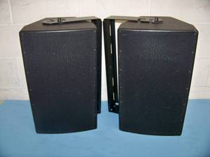 lot 74 image: (2) EAW MK8196i Speakers