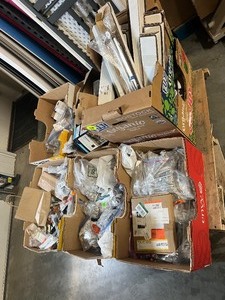 lot 12 image: Pallet Sale Hundreds of cabinet door handles and nobs - some door handles - and other miscellaneous items