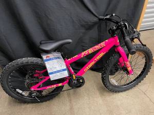lot 2 image: Brand New Ozark Trail 20in Mountain Bike for Kids