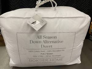 lot 12 image: Bokser Home All Season Down Alternative Duvet FullQueen