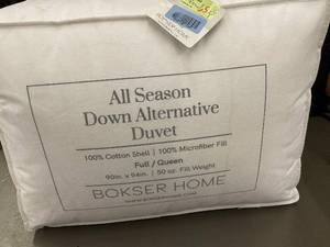 lot 14 image: Bokser Home FullQueen All Season Down Alternative Duvet