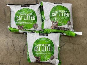 lot 32 image: 3 Bags of Unscented Cat Litter - approx 20 lbs Each