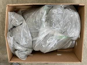 lot 34 image: Box of kitty litter approx 40 lbs