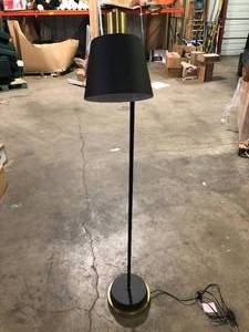 lot 35 image: Standing Lamp  Customer Returns see Pictures