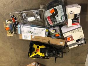 lot 40 image: Lot of Assorted Bathroom Items Various Models and Conditions  Customer Returns see Pictures