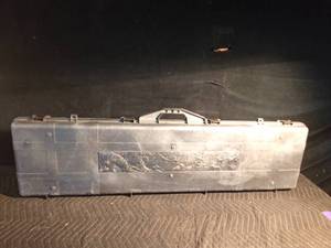 lot 34 image: Contico hard cover gun case with foam lining