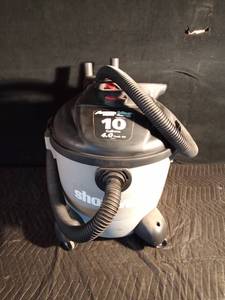 lot 56 image: 10 Gallon shop vac