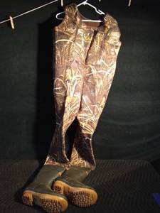 lot 39 image: Cabellas insulated neoprene waders - like new