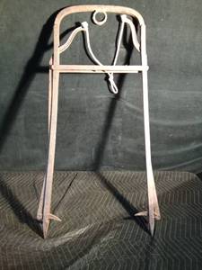 lot 40 image: Antique Hudson bale spear fork