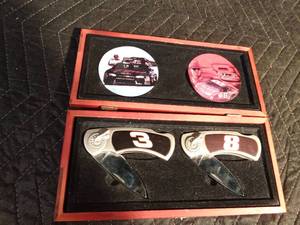 lot 70 image: Earnhardt pocketknife collection in wood case