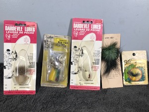 lot 208 image: Lot of 5 Collectible Fly Fishing Lures in Original Packages