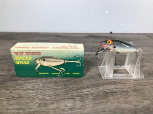 lot 216 image: Collectible True Temper Shad Fishing Lure in Original Box
