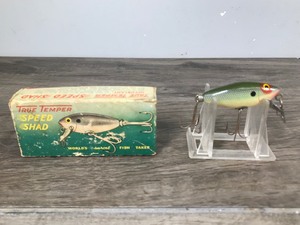 lot 217 image: Collectible True Temper Speed Shad Fishing Lure in the Original Box