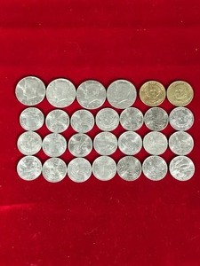 lot 232 image: 4 Kennedy Half Dollars  2 President One dollar Coins  21 District of Columbia & US Territories 2000 Year Series Washington Quarters