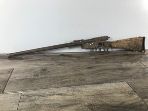 lot 236 image: Very Cool Non-Working Wall Hanging Gun