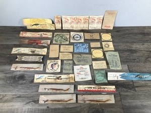 lot 263 image: Lot of Vintage Fishing Collectibles