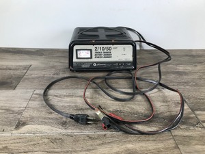 lot 293 image: 21050 Amp Trickle-Battery-Starter Charger 12 Volt Model SE-10-52