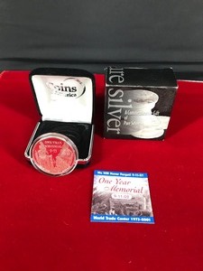 lot 295 image: SEPT.11 2001, ONE YEAR MEMORIAL .999 SILVER, WORLD TRADE CENTER 911 SILVER COIN