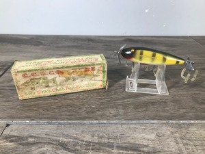 lot 348 image: Vintage Creek Chub Injured Minnow Fishing Lure in Original Box